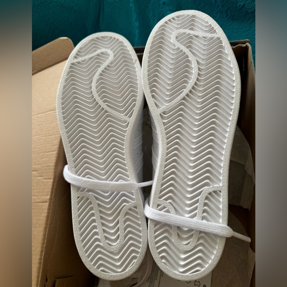 Adidas women’s sneakers - Picture 2 of 4